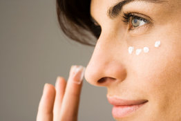 Can hyaluronic acid help fight fine lines and dehydration under the eyes